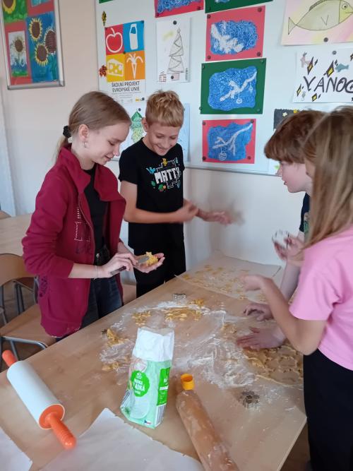 Vánoční pečení- IV a V. třída